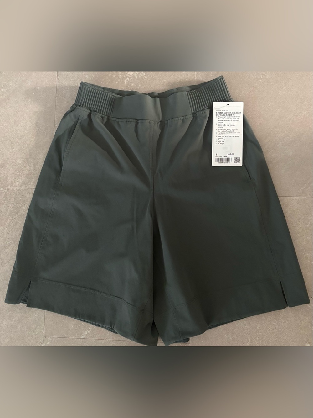 Lululemon Stretch Woven Mid -Rise Short